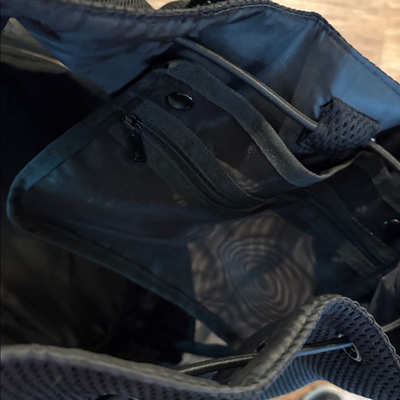 Shade and shore black mesh drawstring backpack - beach bag - pool pack - Picture 4 of 4